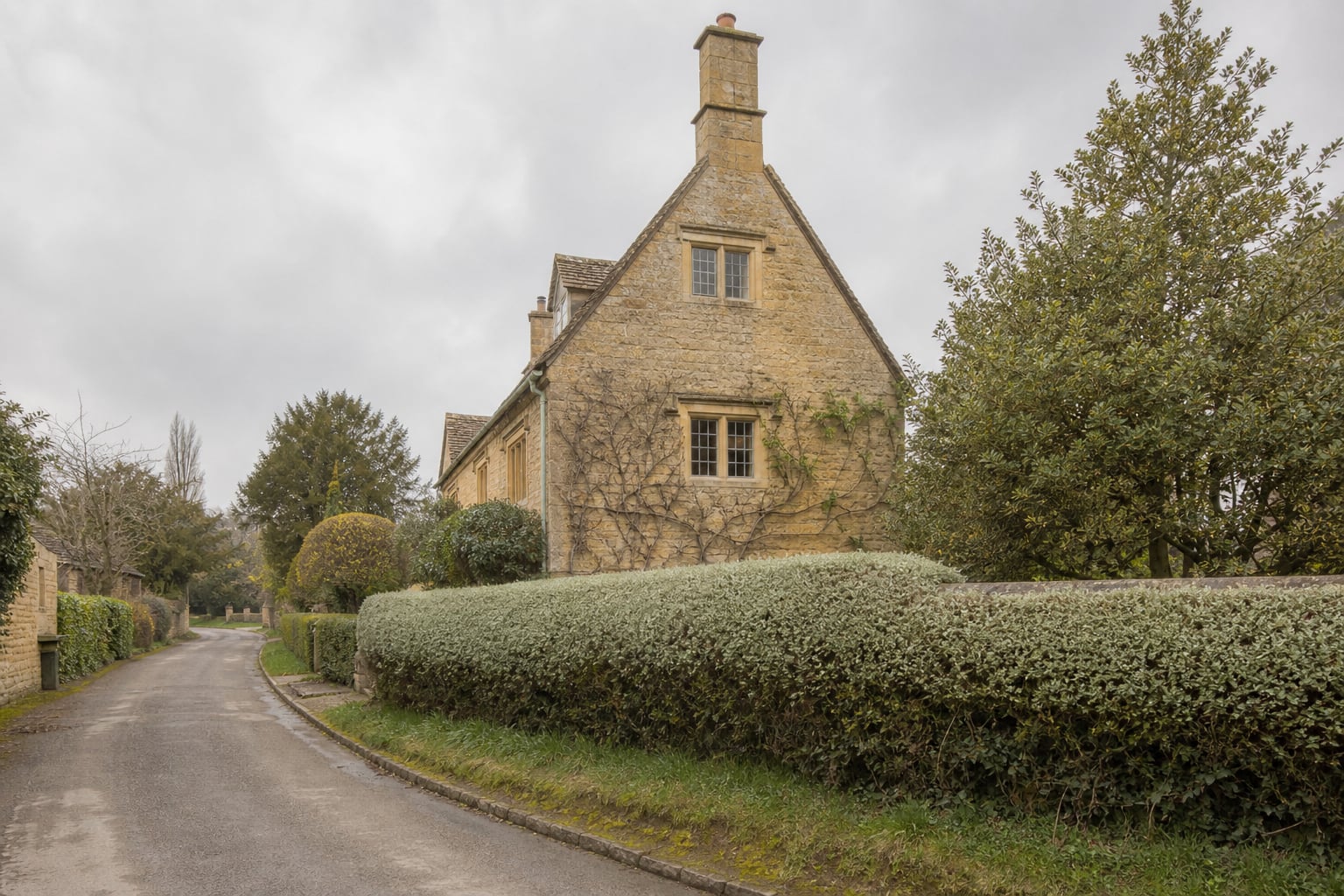 Garden approach to the Stow cottage